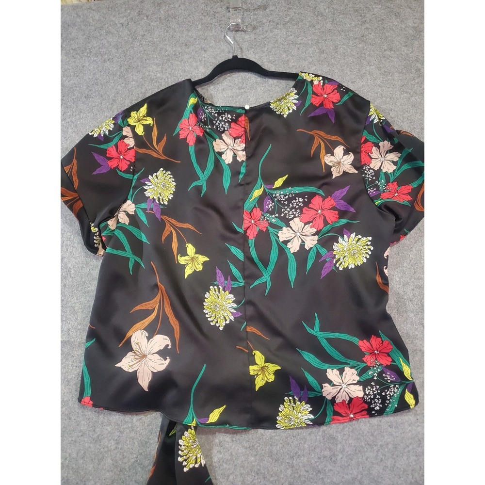 🌷 NWOT Worthington Womens 1X Floral Tie Front Satin Texture Blouse - Picture 2 of 11